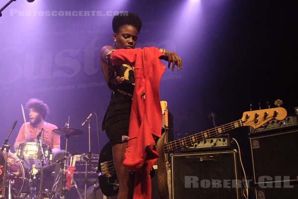 NOISETTES - 2008-06-08 - PARIS - La Cigale - Shingai Elizabeth Maria Shoniwa - Jamie Morrison